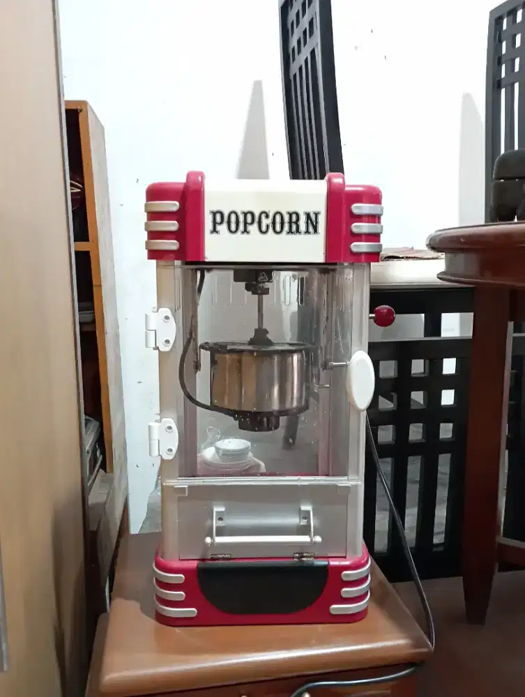 Mesin popcorn cocok untuk saat kumpul keluarga atau berjualan d caffe