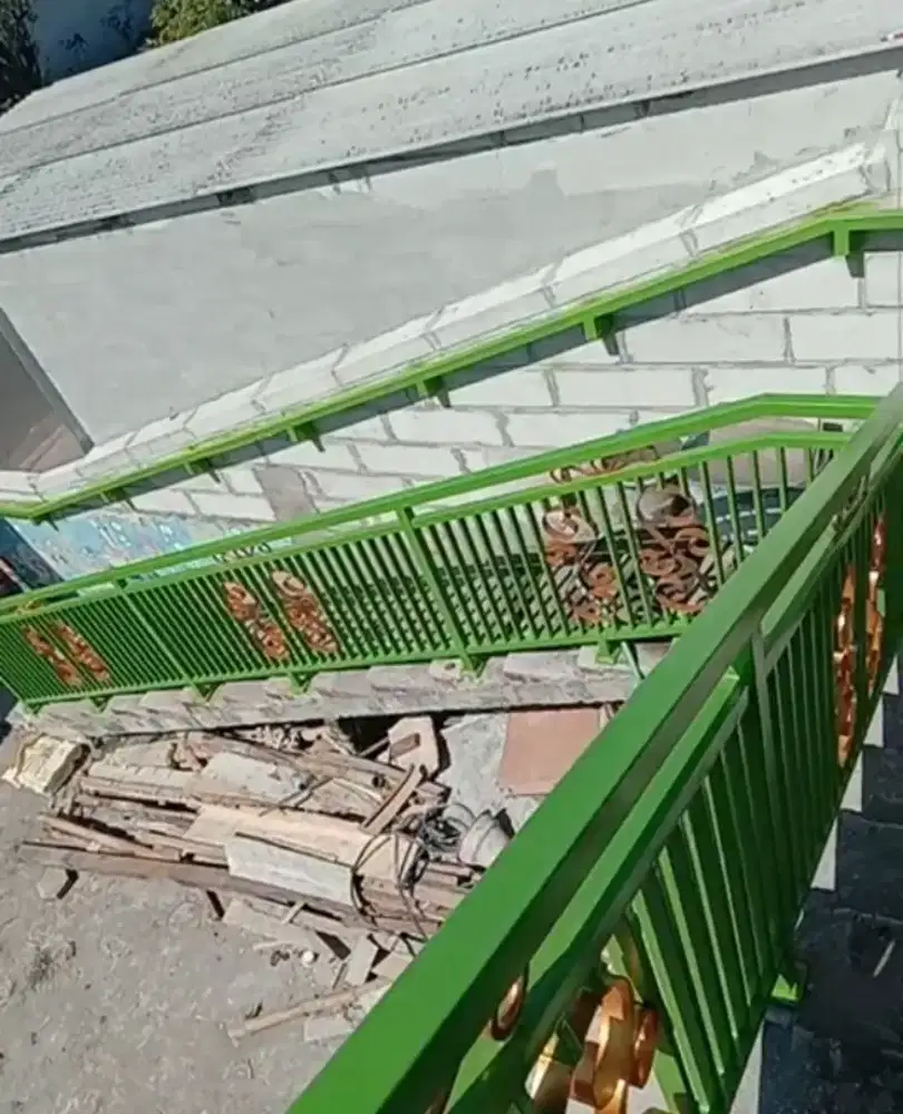 Balkon& Railing tangga minimalis