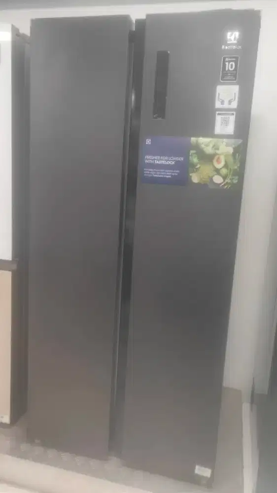 Kulkas SBS Electrolux