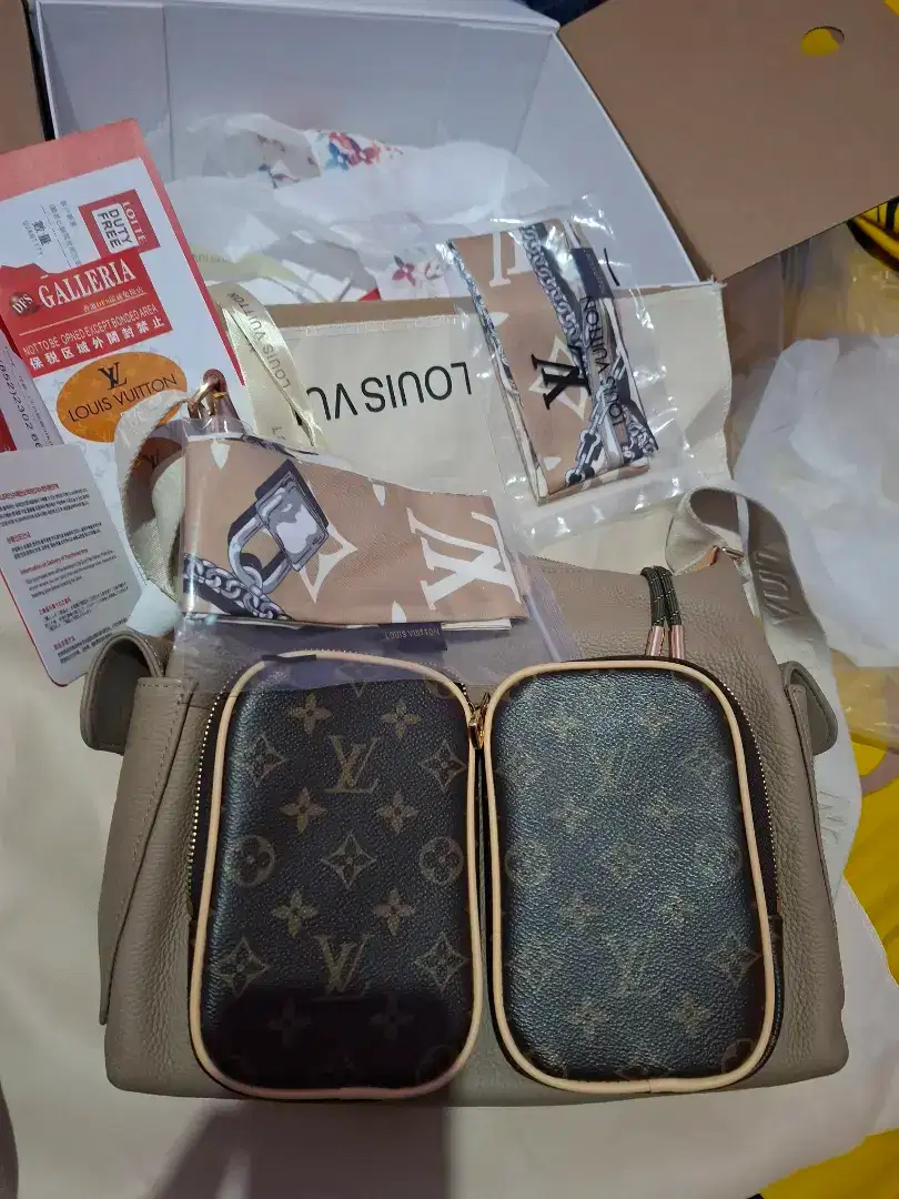 Tas LV slempang bekas