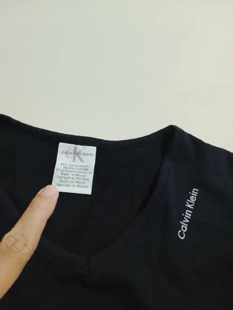 Calvin Klein Lengan Panjang
