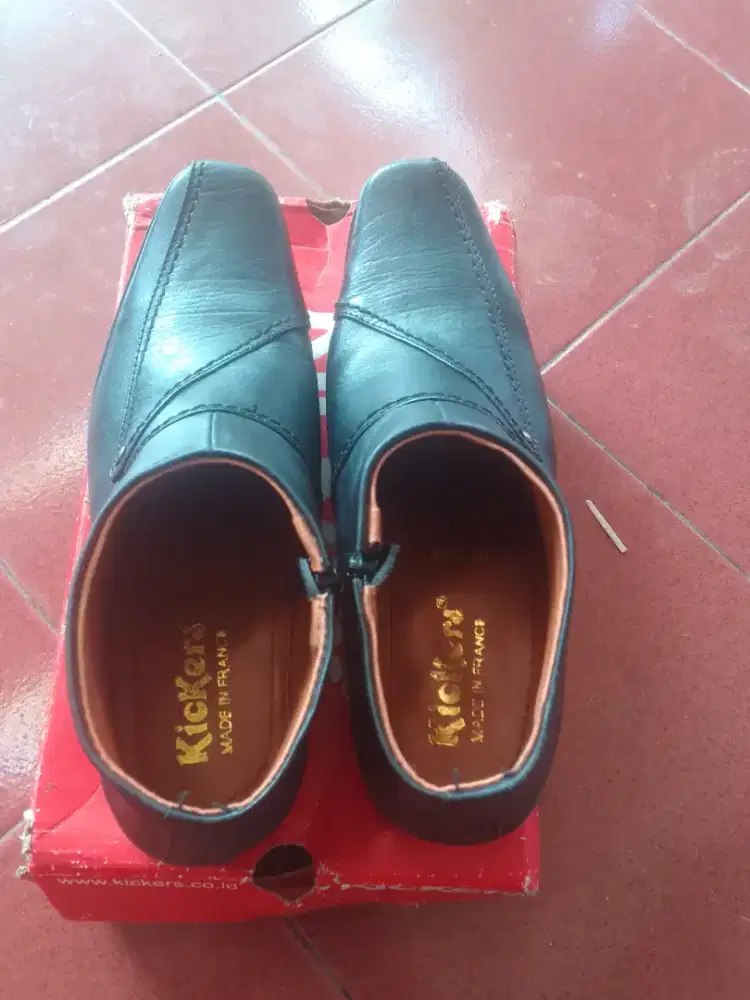Sepatu fantofel kickers