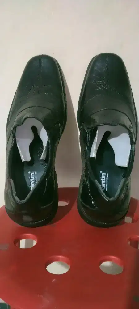 * SEPATU MERK ZEANTIN ( KULIT  ) *