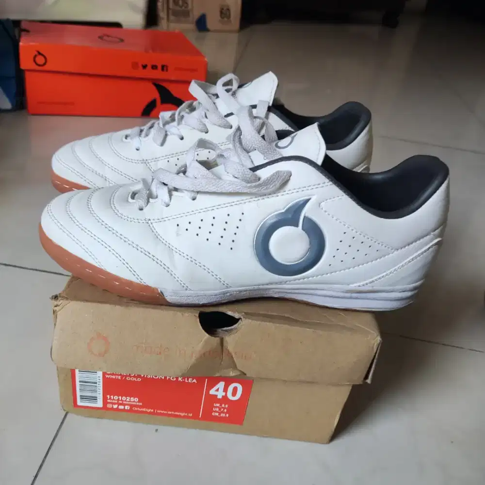 Dijual Sepatu Futsal merk Ortus Size 40 Made in vietnam