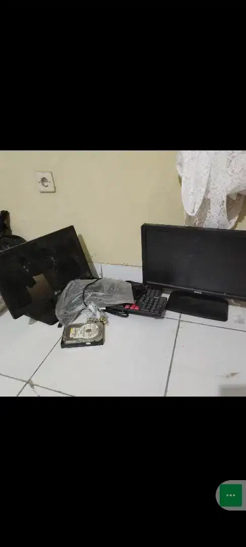 Monitor 2 unit bekas