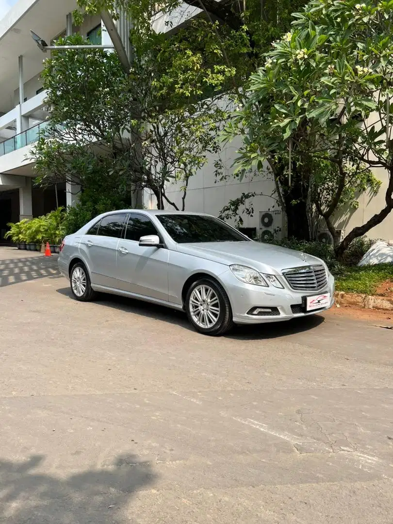 Mercedes-Benz E300 2010 Bensin