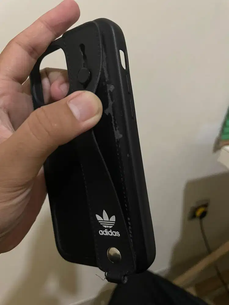 ⚫️ iPhone 12 | 12 Pro Hand Strap Case Black Adidas Original
