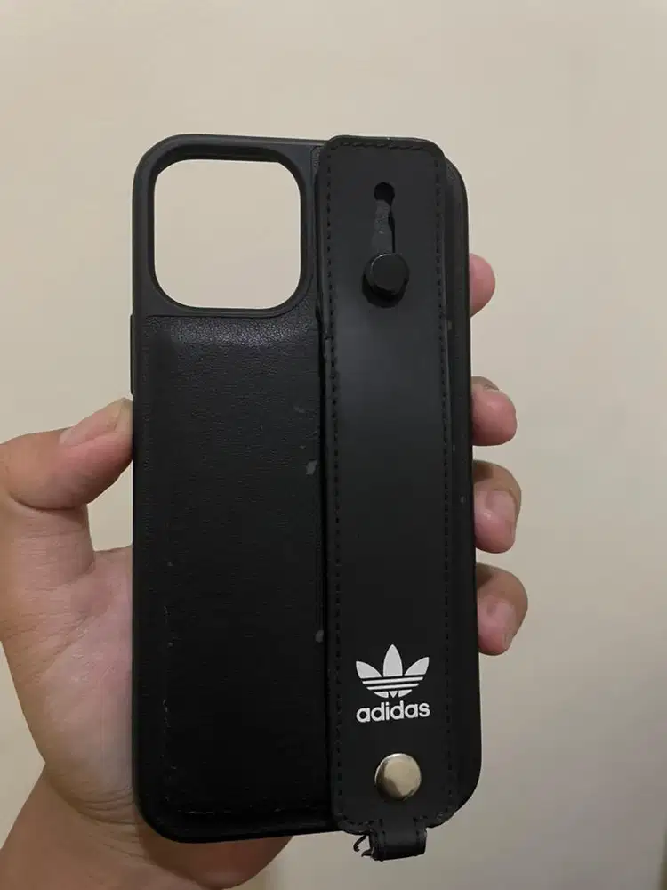 ⚫️ iPhone 12 | 12 Pro Hand Strap Case Black Adidas Original