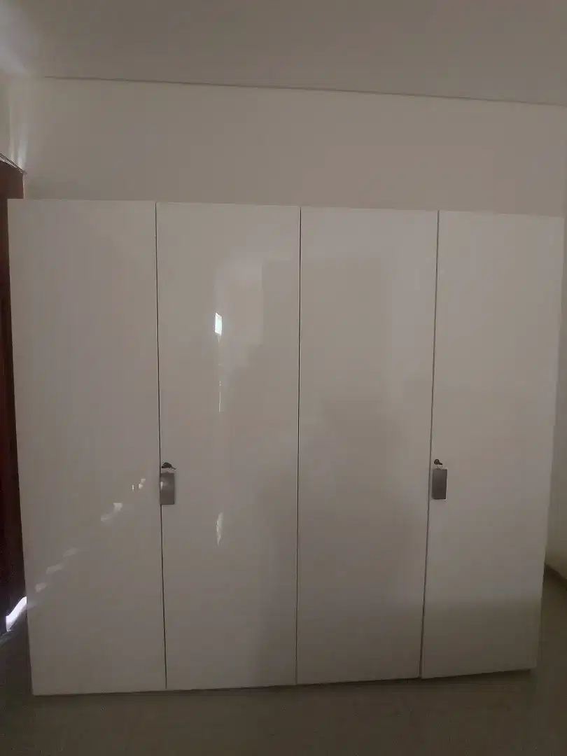 LEMARI PAKAIAN 4 PINTU DIMENSI LEBAR 240CM  DALAM. 55CM  TINGGI.220 CM