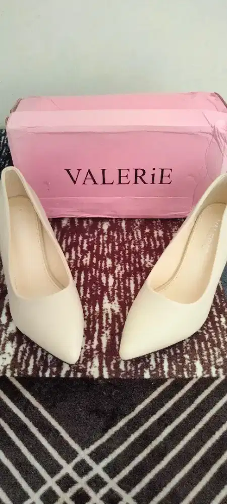 HIGH HEELS CANTIK MERK VALERIE