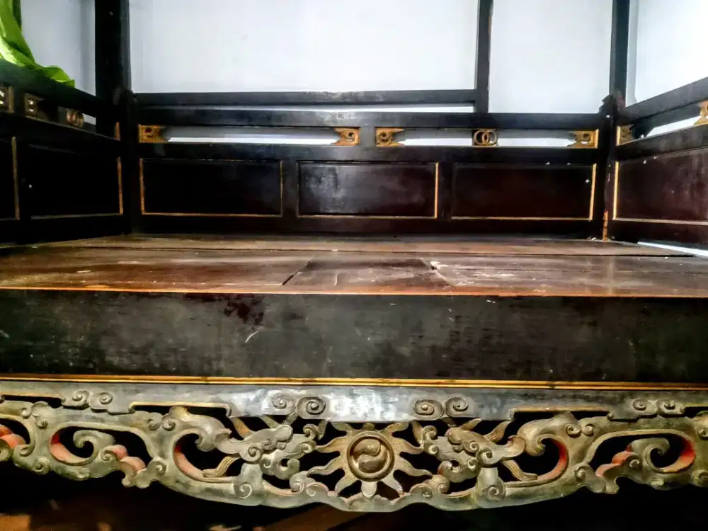 Risbang/dipan jati ukir antik