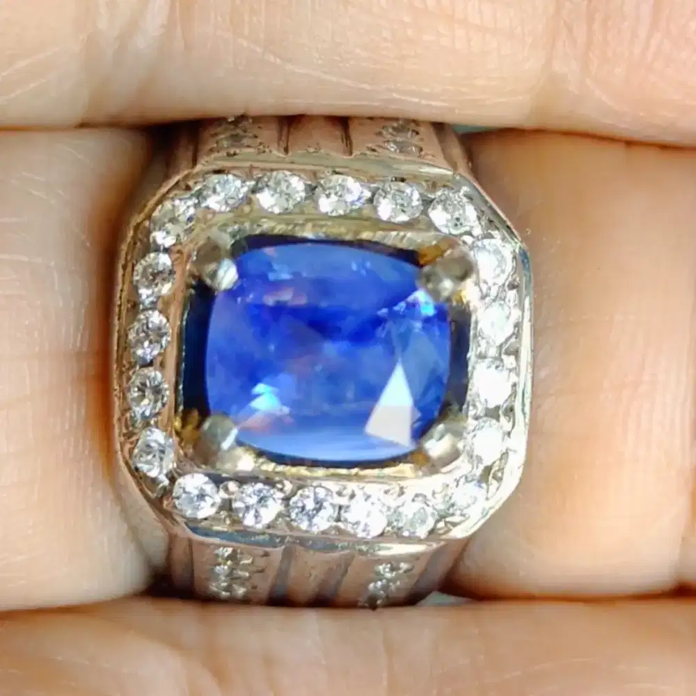 Natural Blue Sapphire 2,75 Ct Similar Royal Blue Srilanka Sertipikat