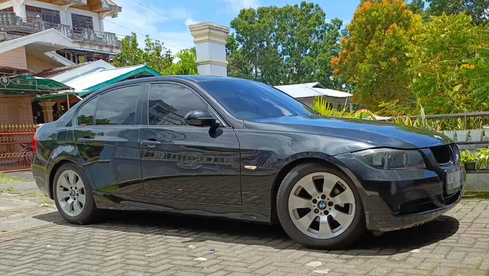 BMW Type 320i E90