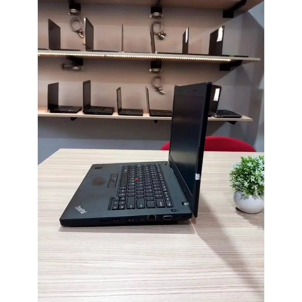 Lenovo thinkpas L450 i5 Generasi 5 Ram 8 ssd 256 siap pakai batrai Oke