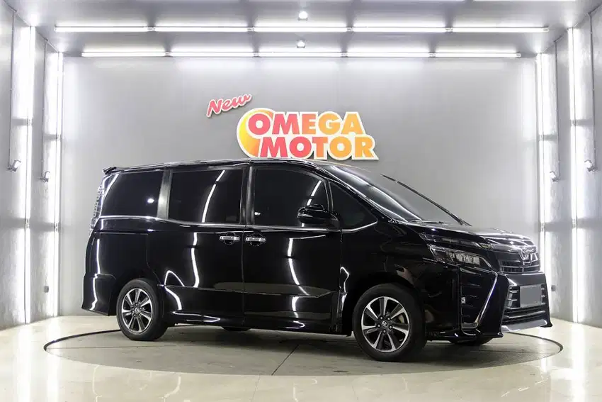 ANTIK TOYOTA VOXY 2.0 AT 2021