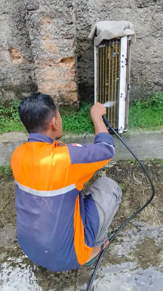 Terima servis AC panggilan bergaransi