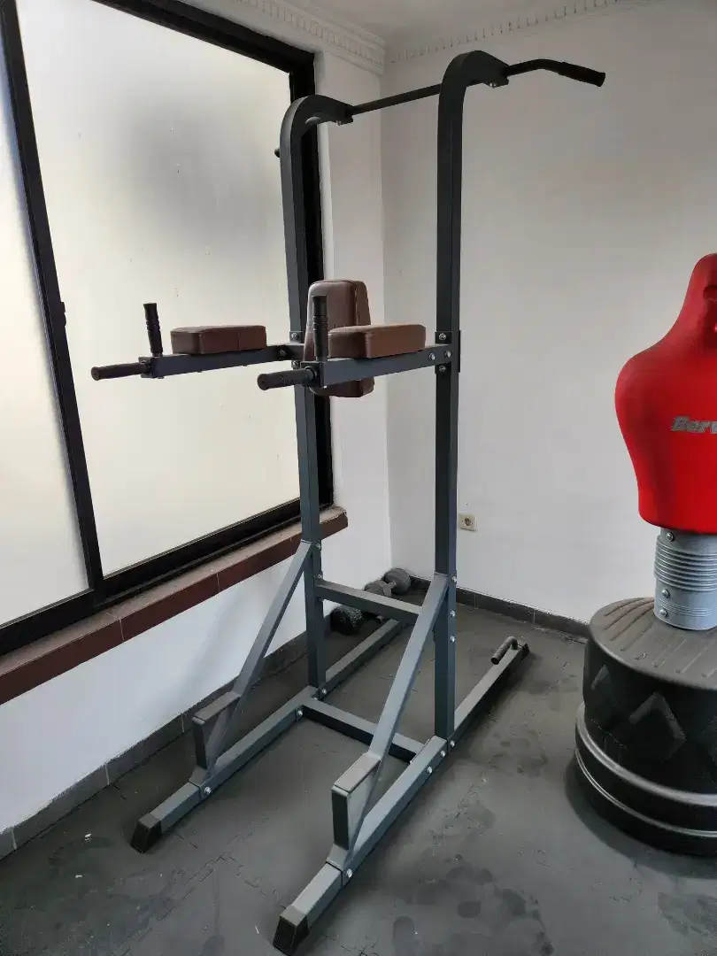 DIJUAL POWER TOWER  PULL UP STATION MEREK BERWYN MULUS MANTAP