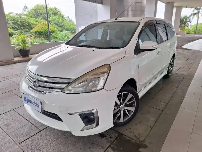 Nissan Grand Livina 1.5 XV Highway Star Bensin MT 2017 Putih FQ