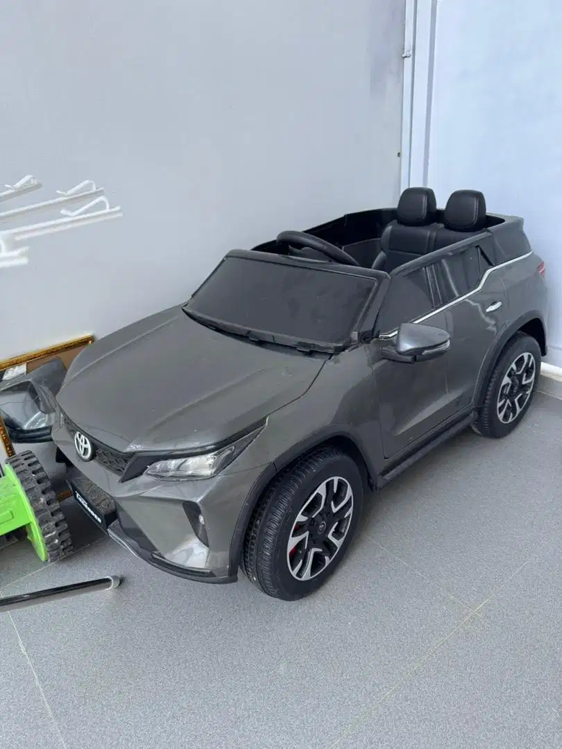 Mobil Mainan Fortuner