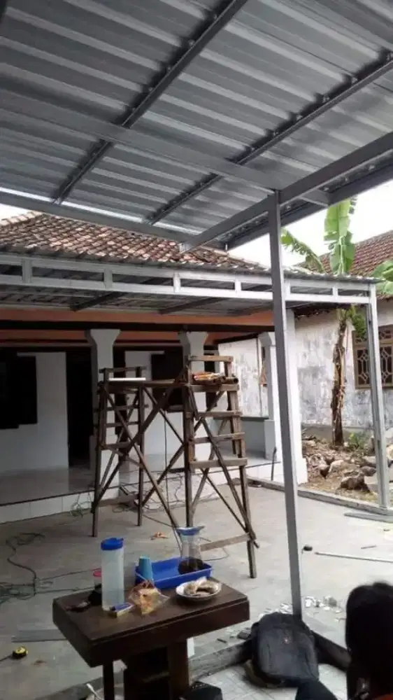 Pemasangan kanopi rangka baja ringan