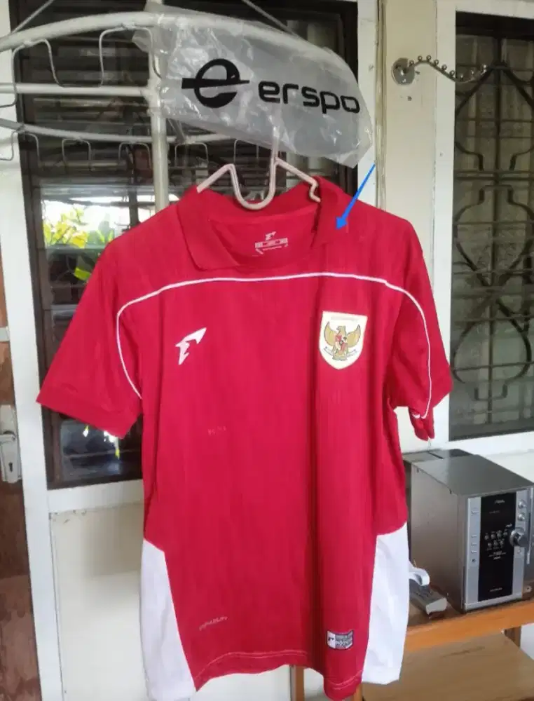 Jersey Timnas merah