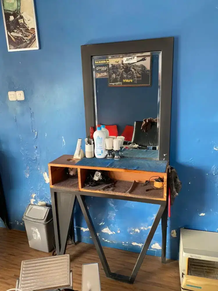 Jual sepasang Cermin dan Meja barbershop, salon, kamar, bekas bagus