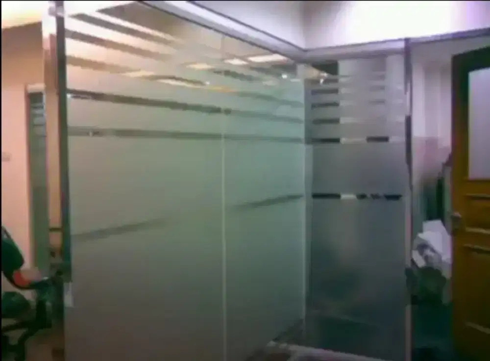 Cara mencegahkaca agar tdk pecah pasang stiker sanblasa kaca film