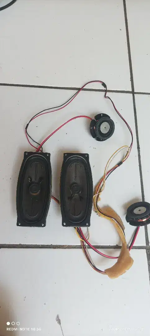 Speaker tv dan kaki tv polytron
