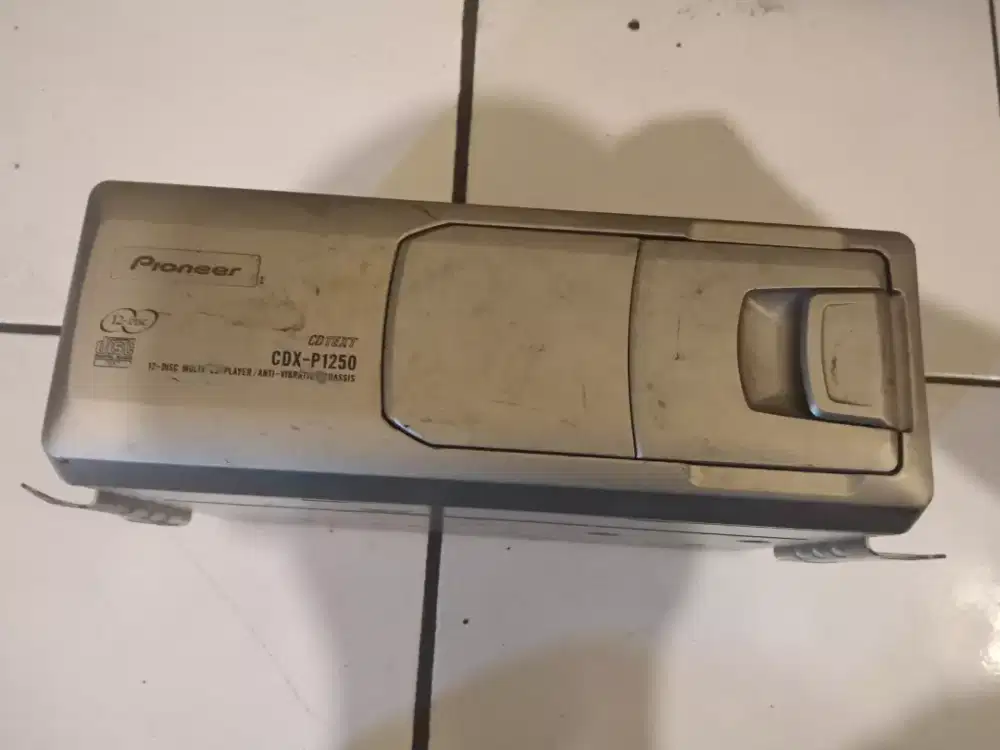 12-Multi CD Changer Pioneer CDX-P1250