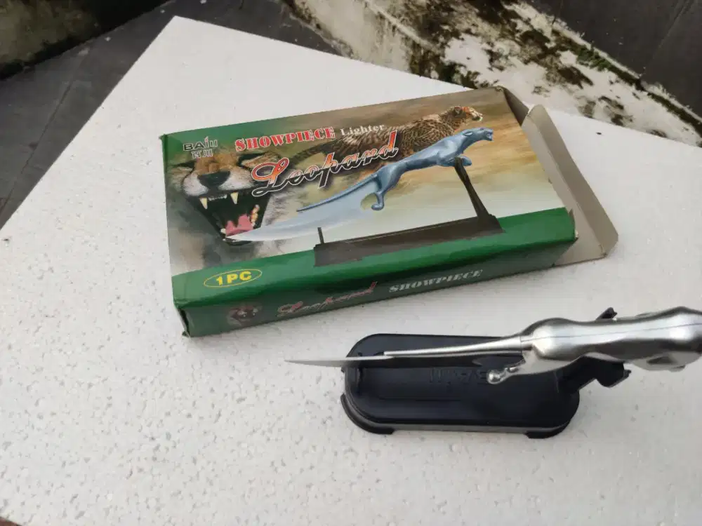 Korek Api model Jaguar dan Pisau