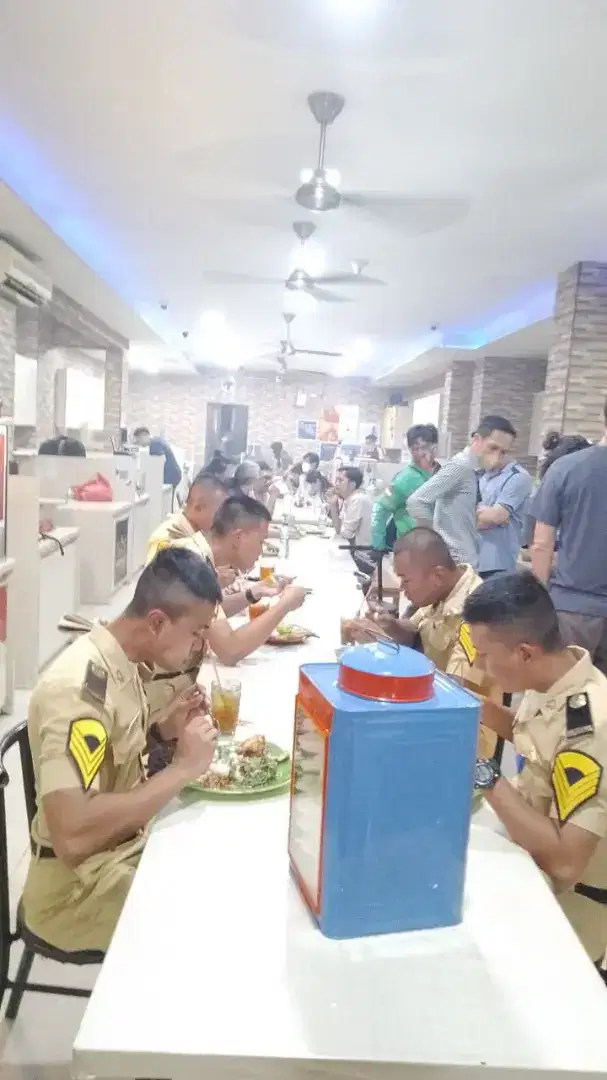 Lapak Kios Food Court Kantin Kuliner Puja Sera Warung Makan Slalu Rame