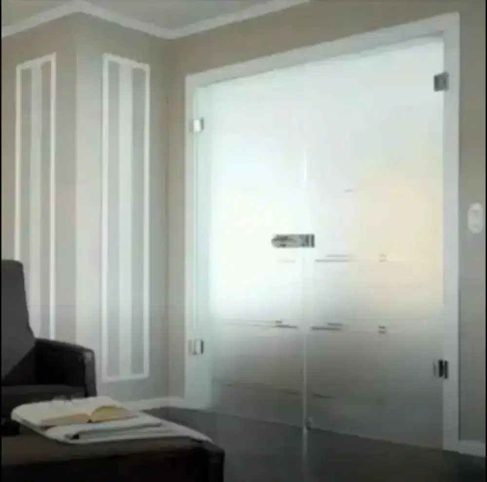 Berikan nuansa berbeda dengan stiker sanblas dan kaca film