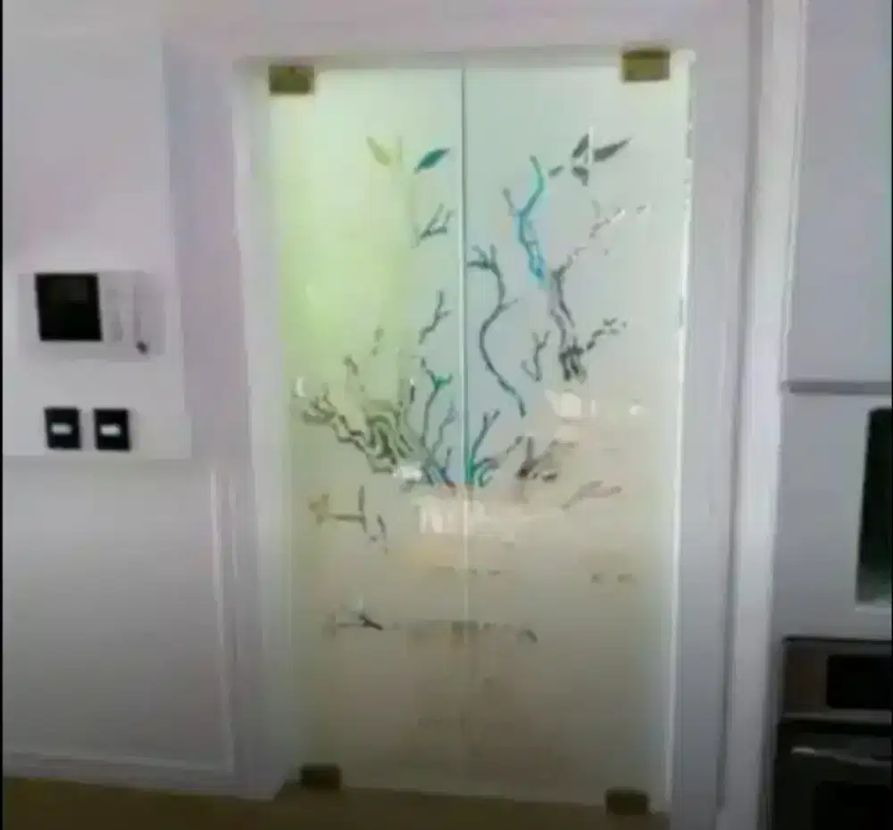 Tuhkan pasang stiker sanblas cutting dan kaca film buat kaca beautiful