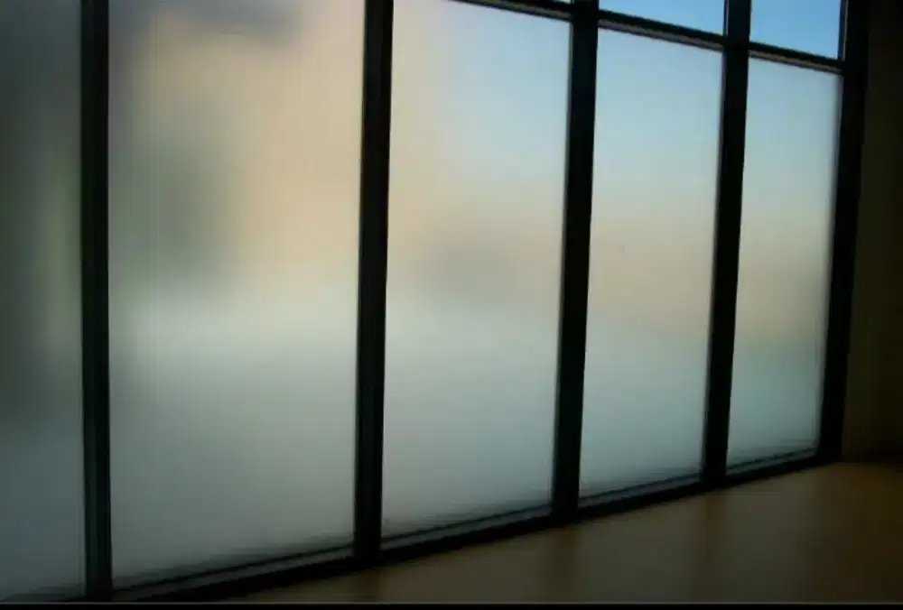 Pasang stiker sanblas kaca film untuk harga tidak menguras kantong