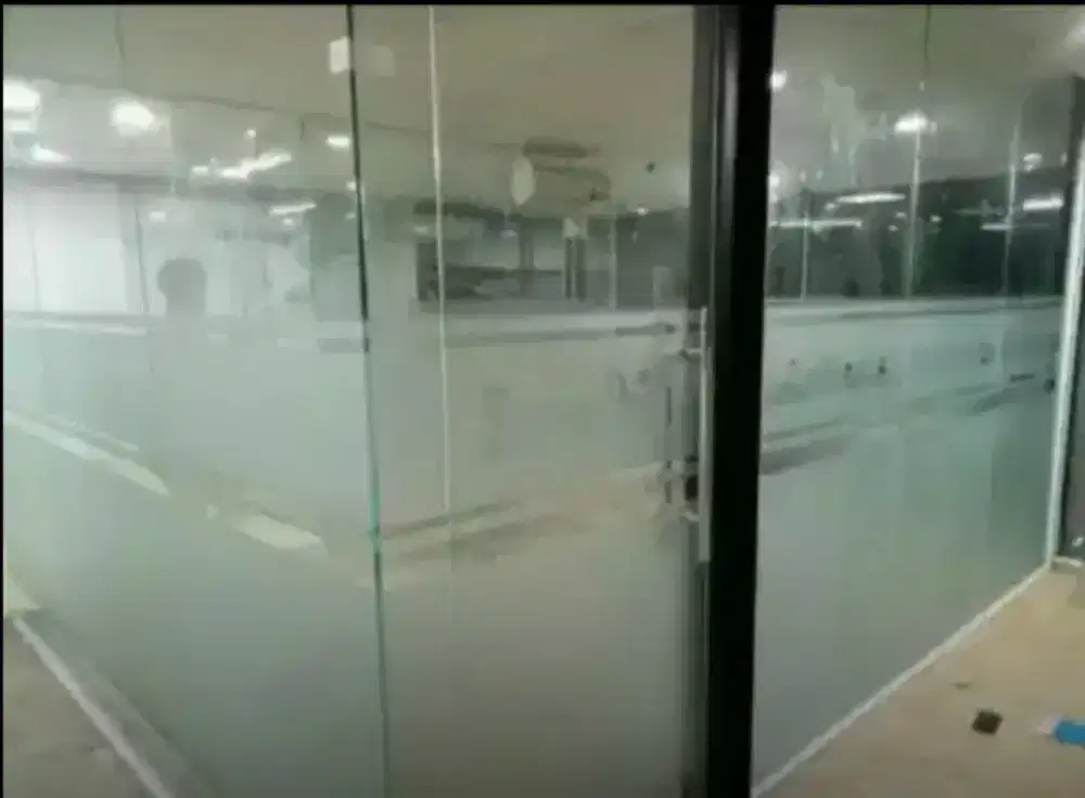 Stikersanblas&kaca film pelengkap interior&eksterior ruang kantor