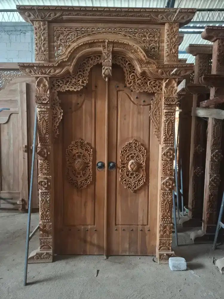 gapura pintu tempel 180x270