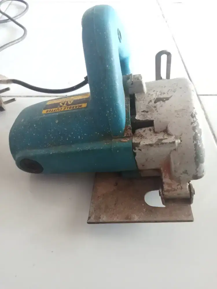 Mesin potong keramik