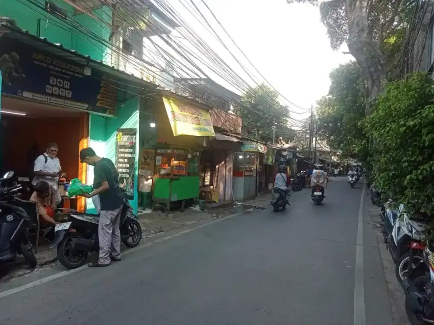 Jual tanah luas 250m² ada kios2x nya di jln. Menteng atas