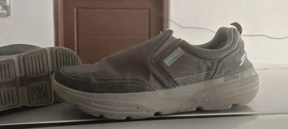 Sepatu Skachers uk 43