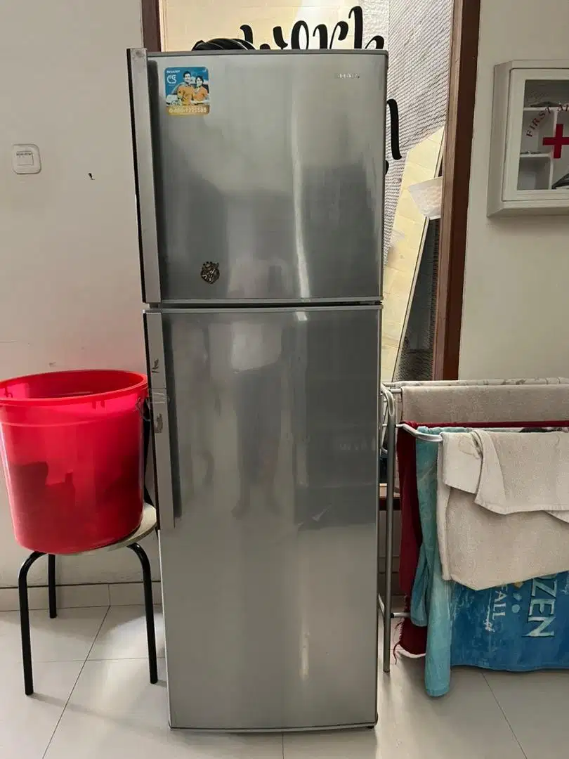Kulkas sharp 2 pintu