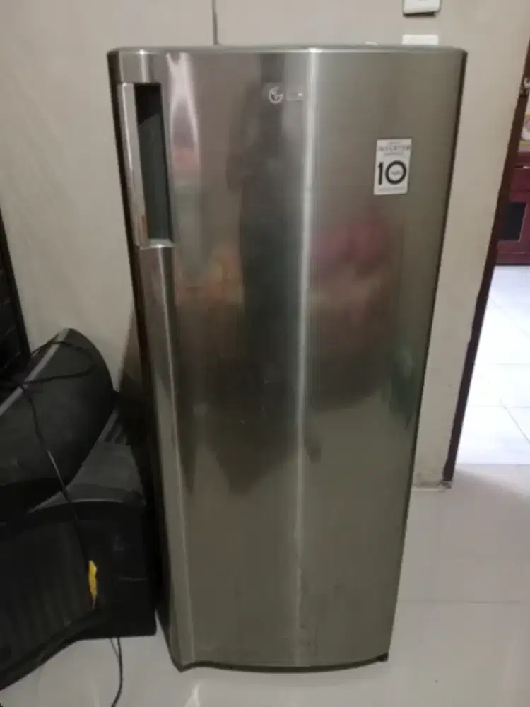 Kulkas freezer sharp 6 sekat