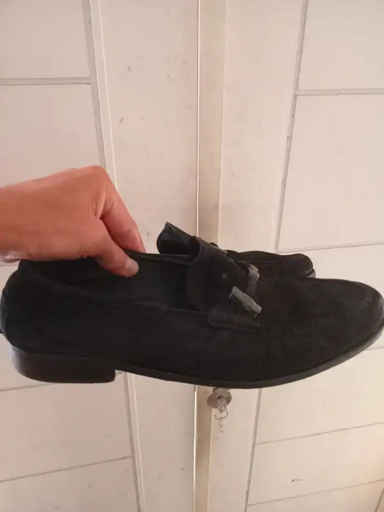 Sepatu kulit suedeTODS murah