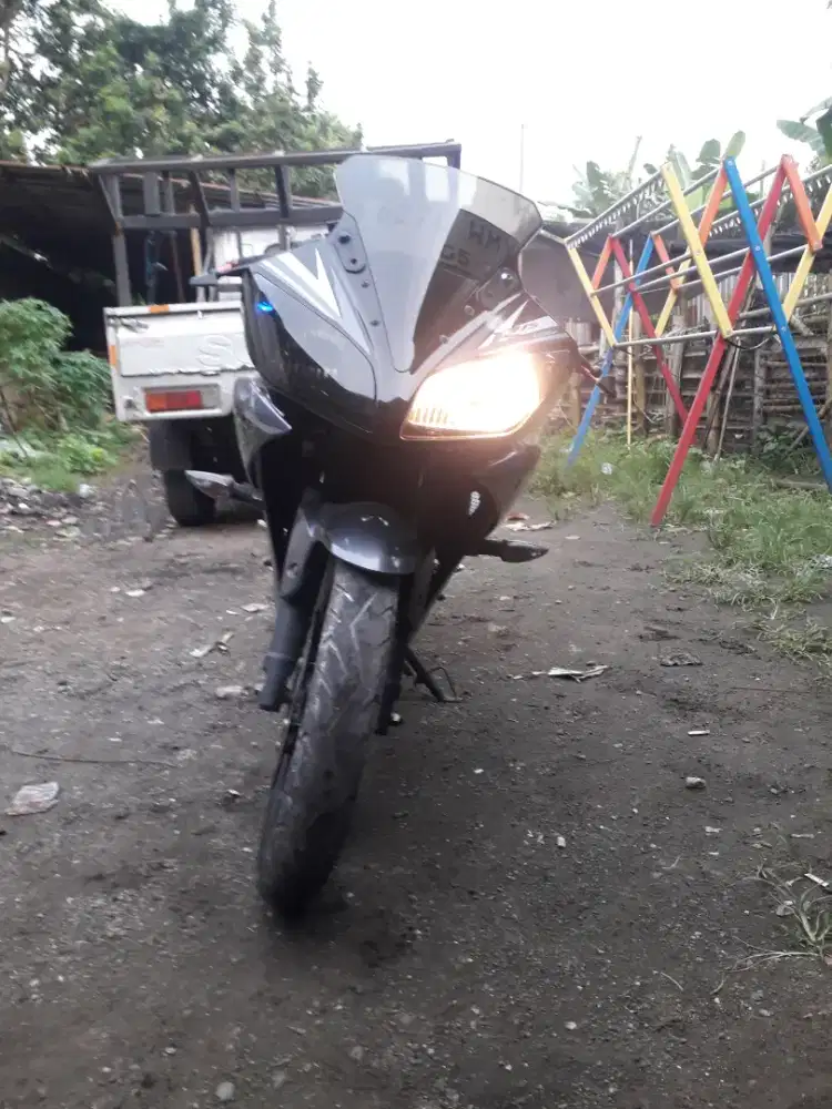 Dijual Yamaha R15 V2 Black 150CC 6 Speed