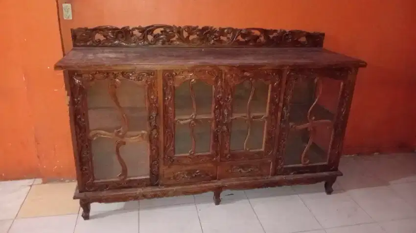 Di jual lemari kayu jati