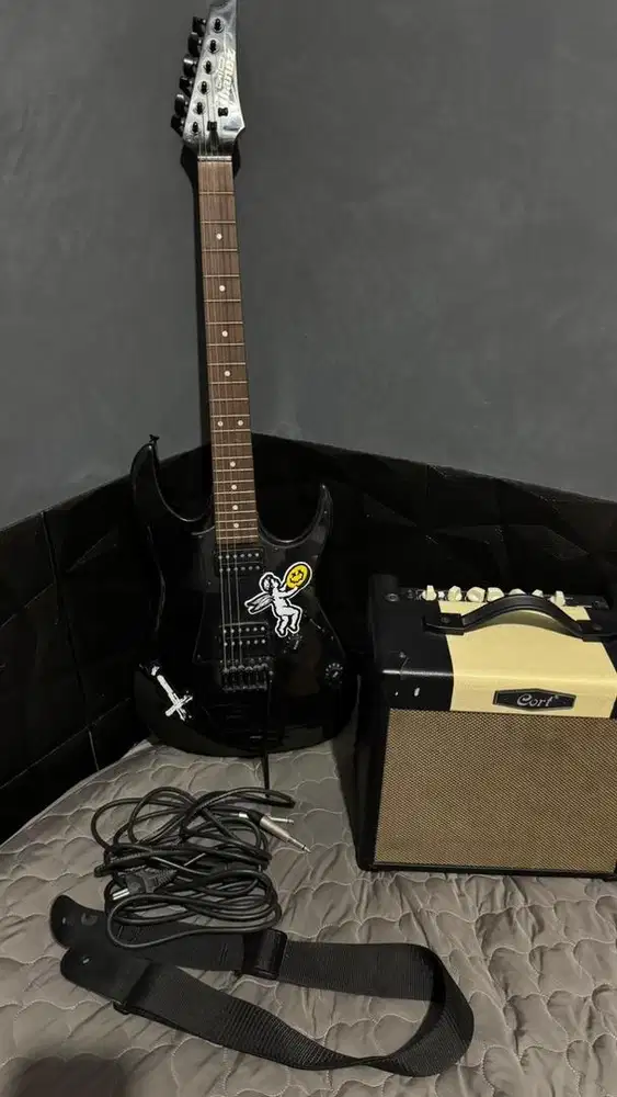 Ibanez GIO Hitam Mulus + Strap Mono + Amp Cort + Gantungan Hercules