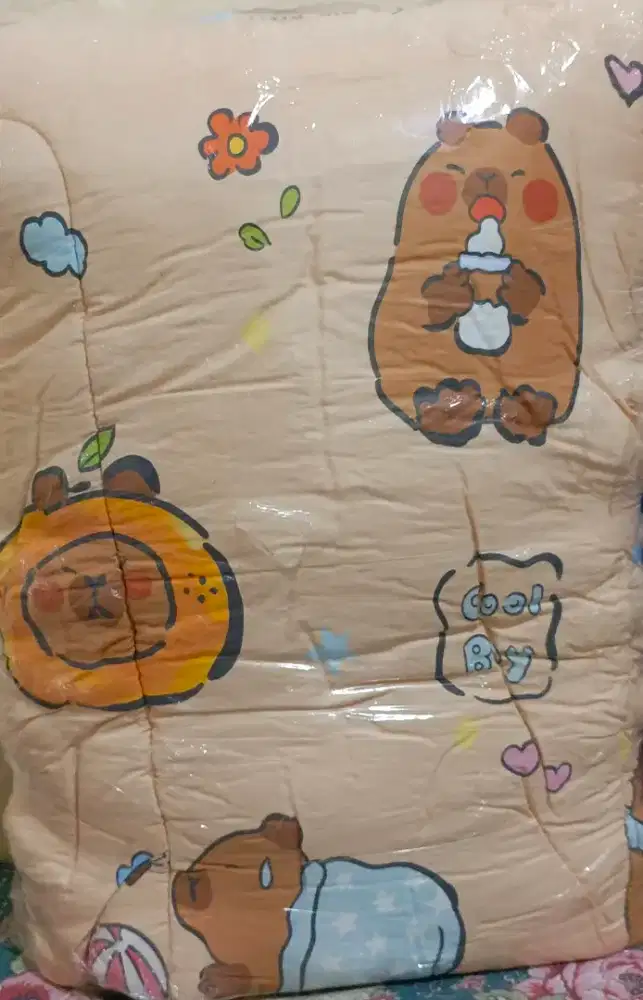 Selimut / bed cover tebal. Ukuran 180 x 200. Cappibara