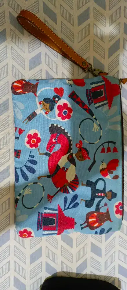 Tas pouch pria. Ukuran lumayan besar. Masih bagus