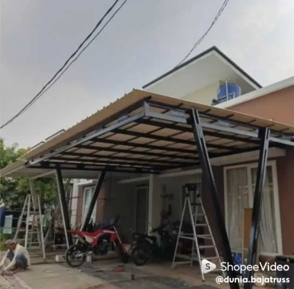 Kanopi bajaringan atap alderon terpasang