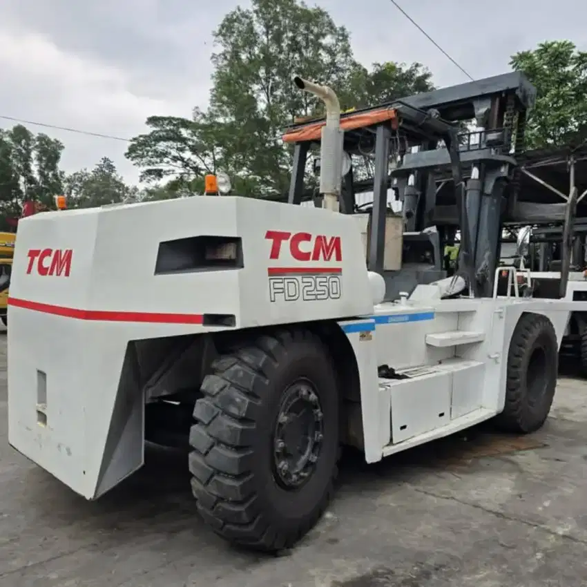 Di jual TCM 23 ton 2012 mast 3 meter siap kerja