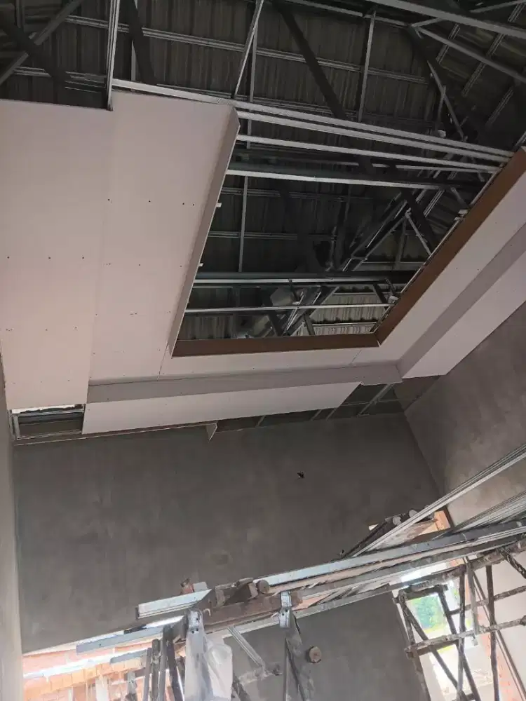 Plafon gypsum pku